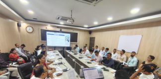স্বাস্থ্য আৰু পৰিয়াল কল্যাণ বিভাগৰ অধীনস্থ বিভিন্ন সঞ্চালকালয় আৰু সংস্থাৰ কাম-কাজৰ অগ্ৰগতিৰ পৰ্যালোচনা মন্ত্ৰী অশোক সিংহলৰ